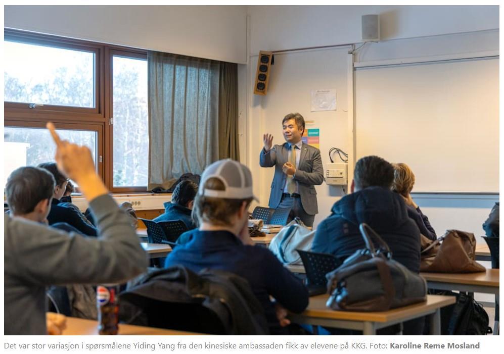 Besøk fra den kinesiske ambassaden - Klikk for stort bilde