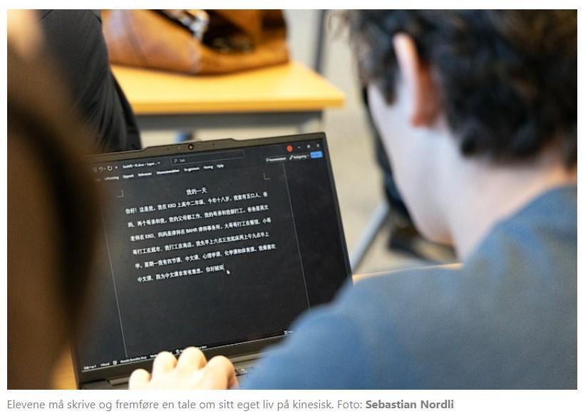 Elever lærer seg kinesisk - Klikk for stort bilde